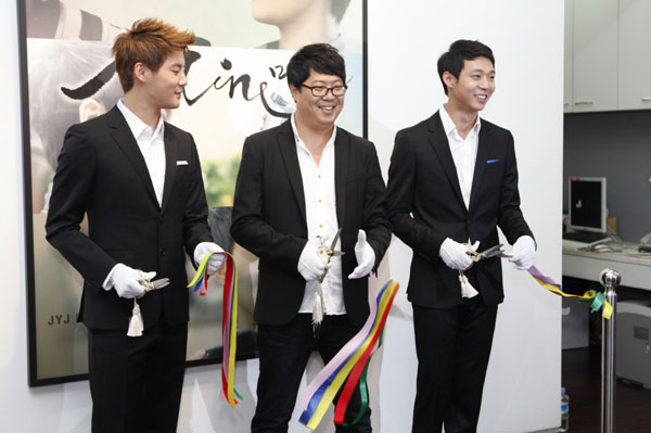 JYJ    