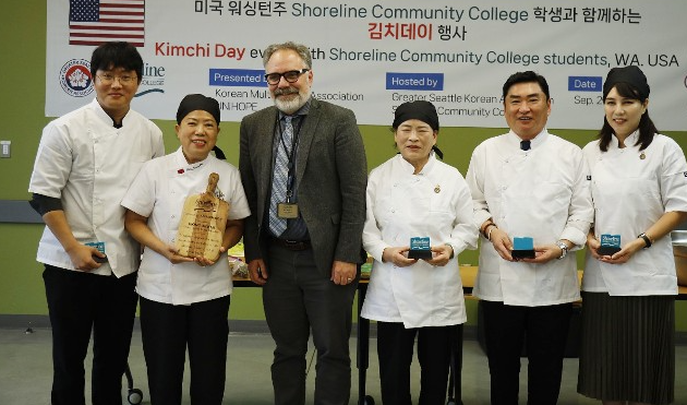 린우드시·쇼어라인CC에서 ‘김치 만들기’ 행사