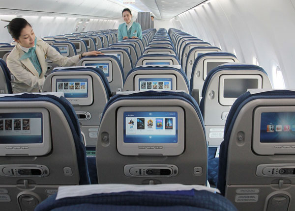 װ  737 